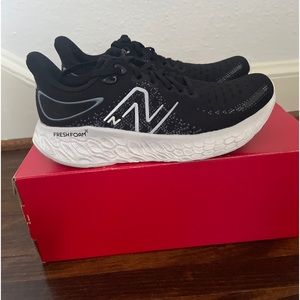 ***Like NEW*** New Balance Fresh Foam 1080 v12 Women’s 7 Black Grey - Aug 2023